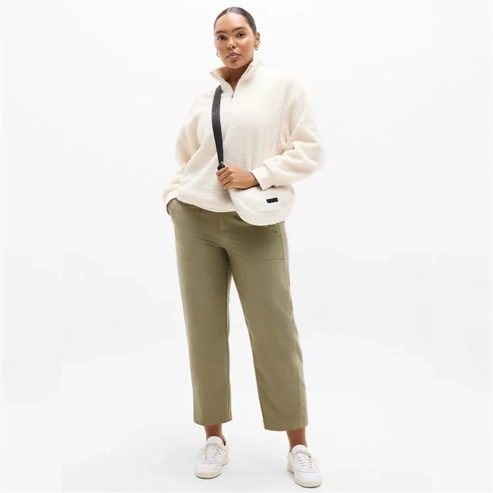 Athleta Skyline Barrel Pants 4 Olive Green Casual Sporty Minimalist Comfort Chic - Picture 2 of 14